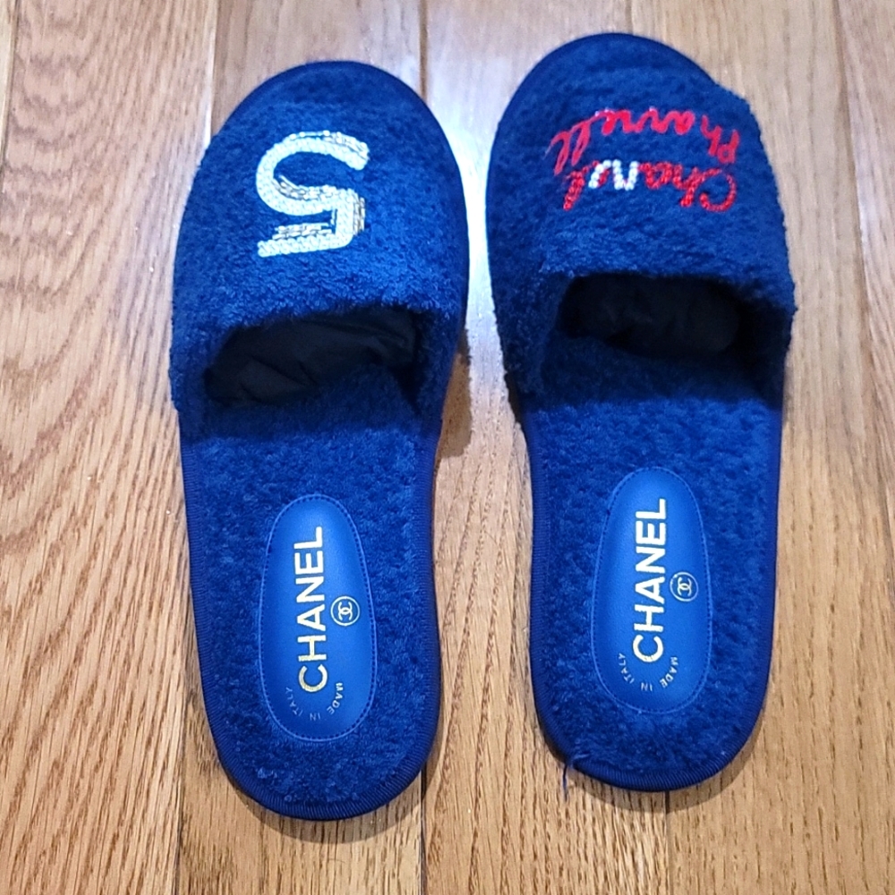 Chanel x Pharrell Slipper slide size large navy color